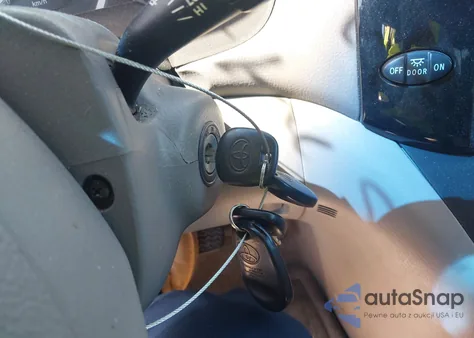 2004 Toyota Sienna Le z USA, uszkodzony, nr VIN 5TDBA23C24S006487